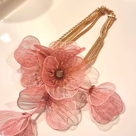 New ZARA cascading flowers choker necklace in Pink - Picture 6 of 12